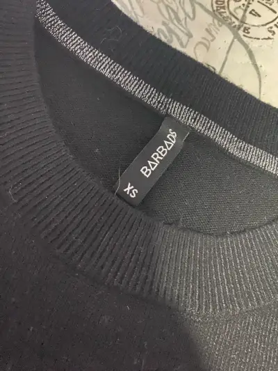 Suéter negro con diseño de estrellas Barbados XS - miniatura 3