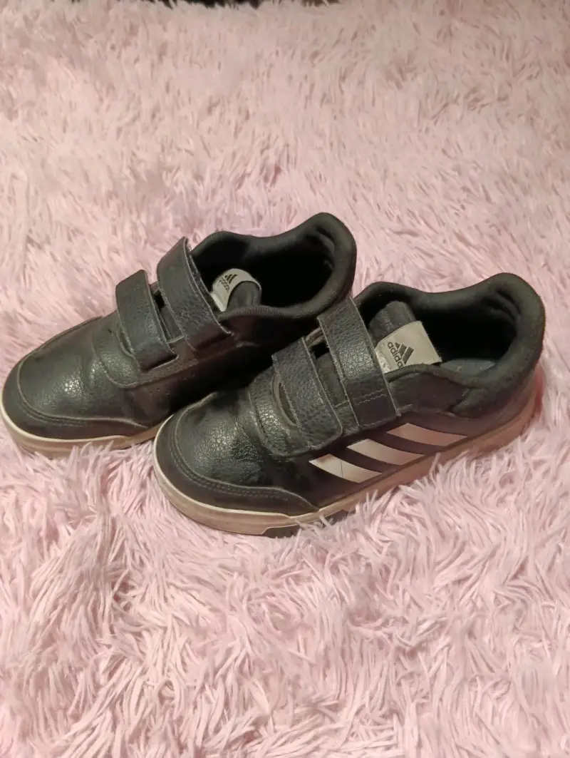 Zapatillas negras para niños Adidas con velcro - 2
