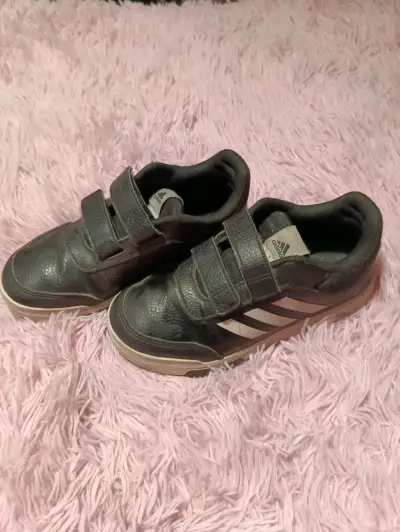 Zapatillas negras para niños Adidas con velcro - miniatura 2