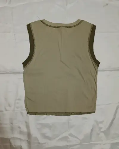 Polera sin mangas beige con diseño floral - miniatura 3