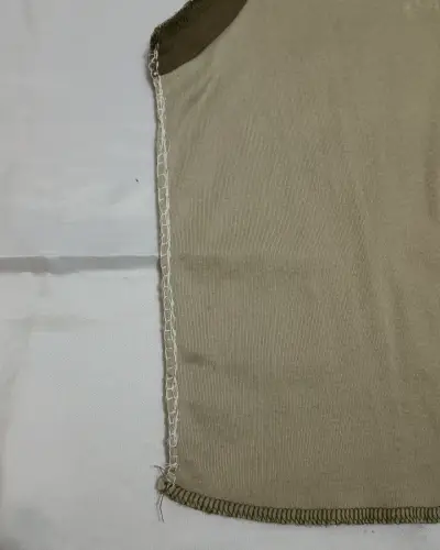 Polera sin mangas beige con diseño floral - miniatura 4