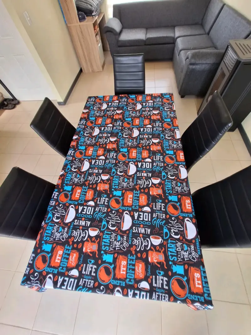 Juego de comedor con sillas negras y mesa de vidrio - 2