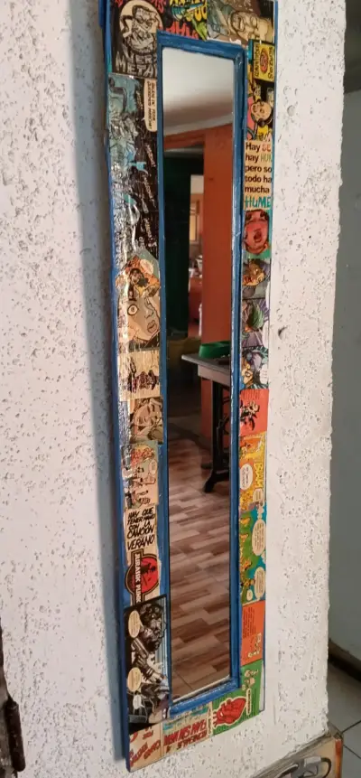 Espejo decorativo con marco de cómic vintage - miniatura 1