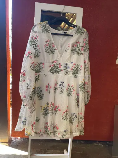 Vestido Shein Curve floral bordado talla 1XL - miniatura 1