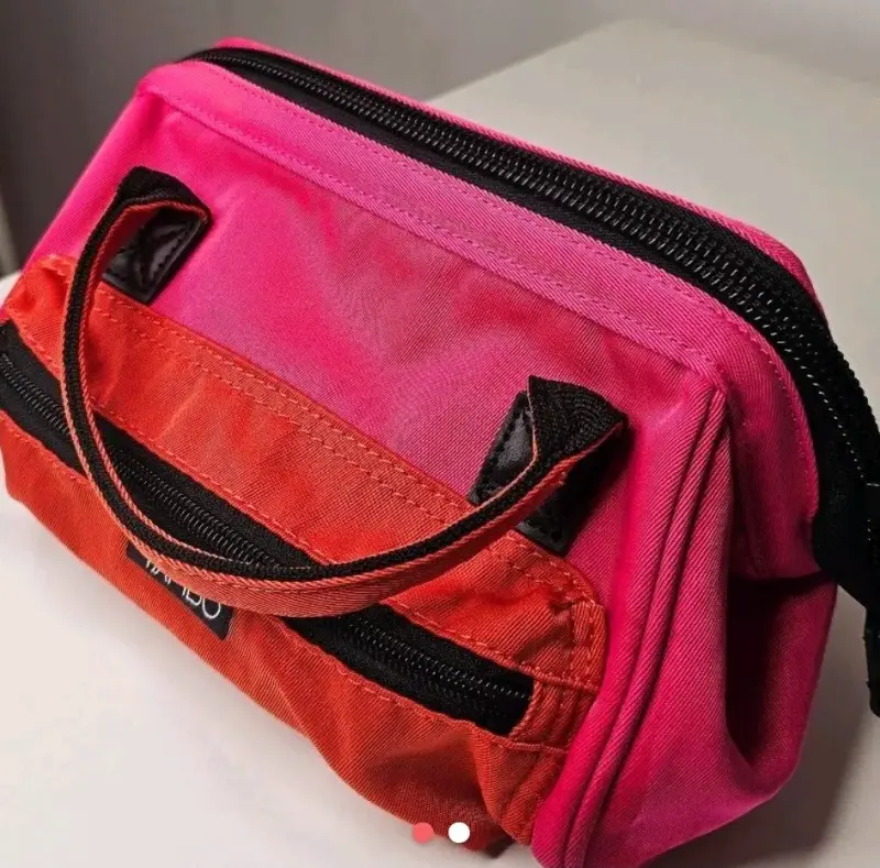 Bolso de mano bicolor rosa y rojo