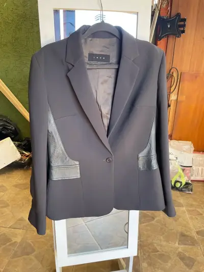 Blazer negro con detalles de cuero IRFE talla 44 - miniatura 1