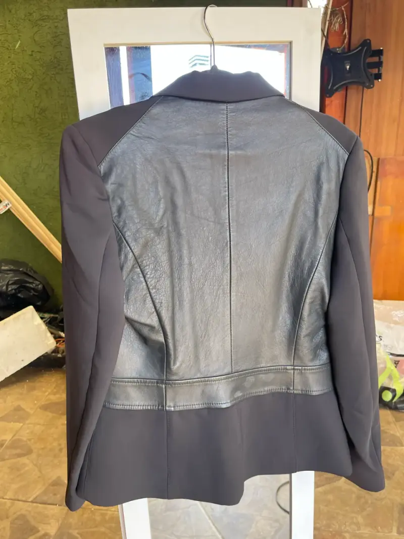 Blazer negro con detalles de cuero IRFE talla 44 - 2