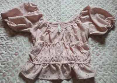 Blusa rosa con mangas abullonadas - miniatura 1