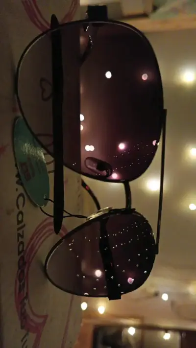 Gafas de Sol con Lente Morado y Detalles - miniatura 2