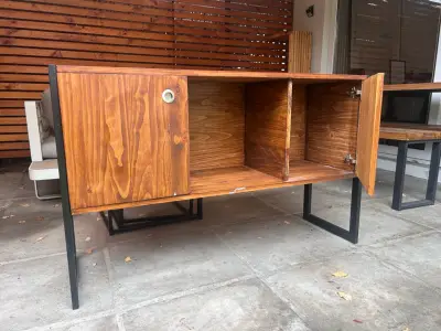 Mueble de madera con puertas y estructura metálica - miniatura 2