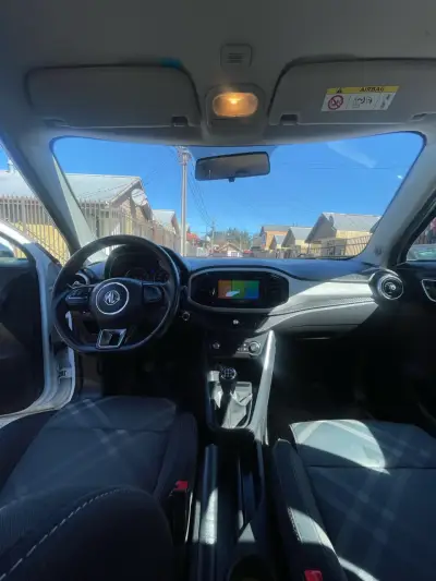 Auto MG 5 Hatchback Blanco en Buen Estado - miniatura 4