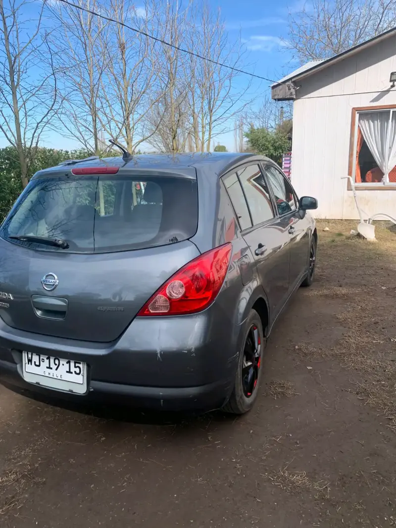 Nissan Tiida Hatchback 2006en buen estado - 1