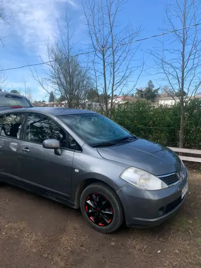 Nissan Tiida Hatchback 2006en buen estado - miniatura 2