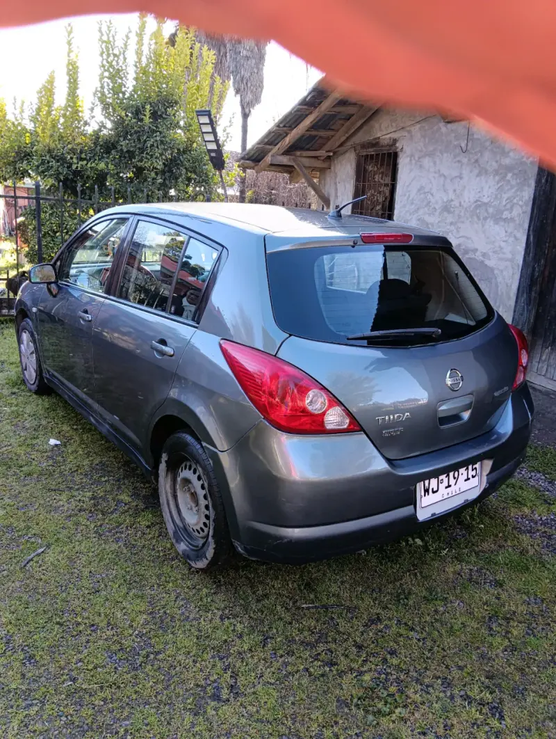 Nissan Tiida Hatchback 2006en buen estado - 5