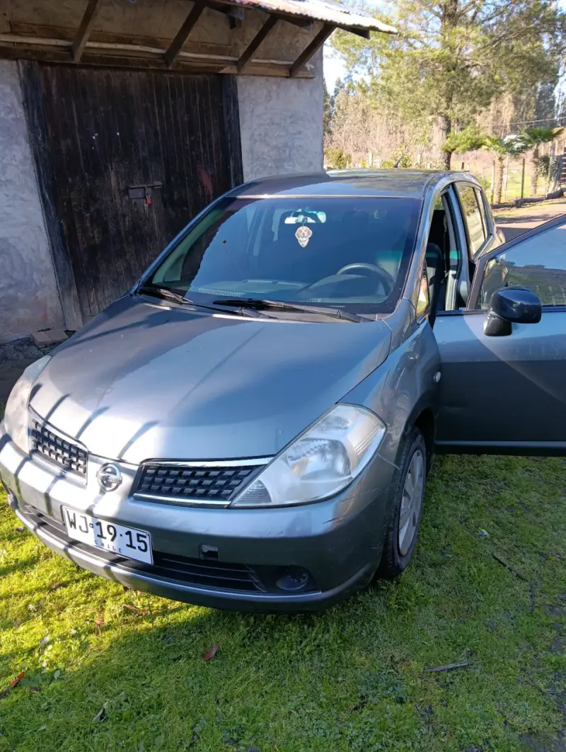 Nissan Tiida Hatchback 2006en buen estado - 6