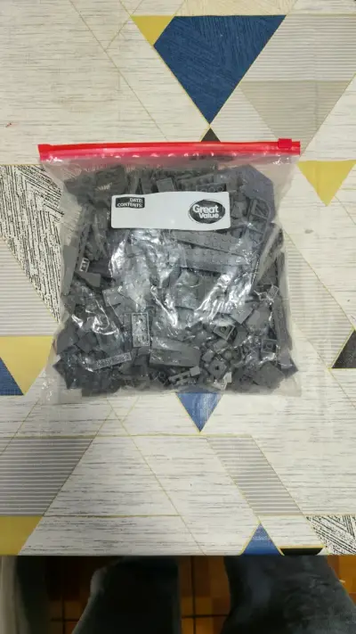 Bloques de Lego grises en bolsa - miniatura 1