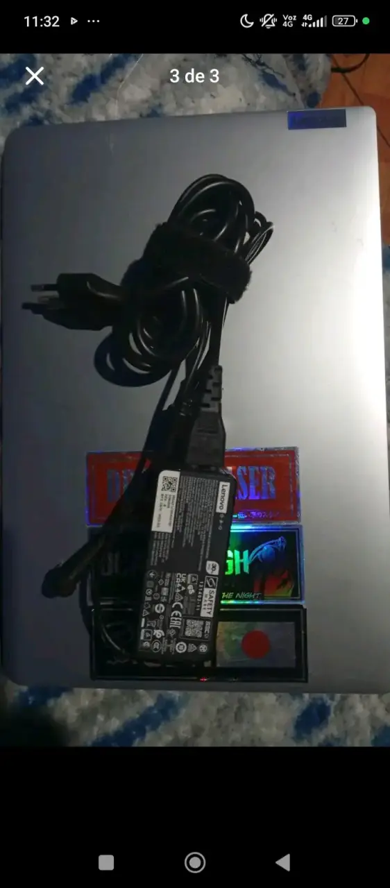 Laptop Lenovo con cargador en buen estado - 1