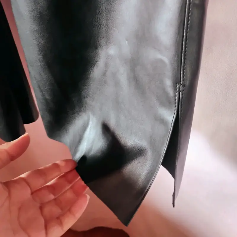 Pantalones acampanados de cuero sintético negro - 3