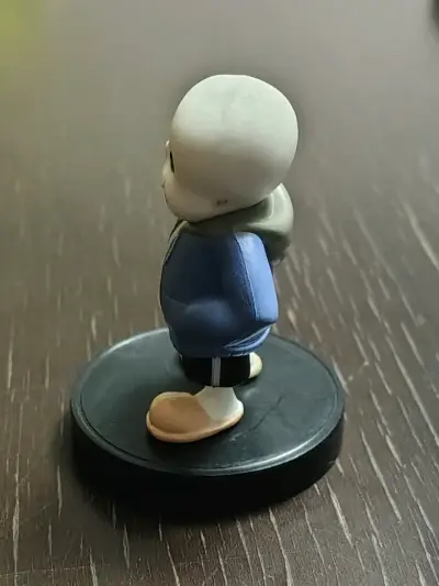 Sans de Undertale - figurita - miniatura 2