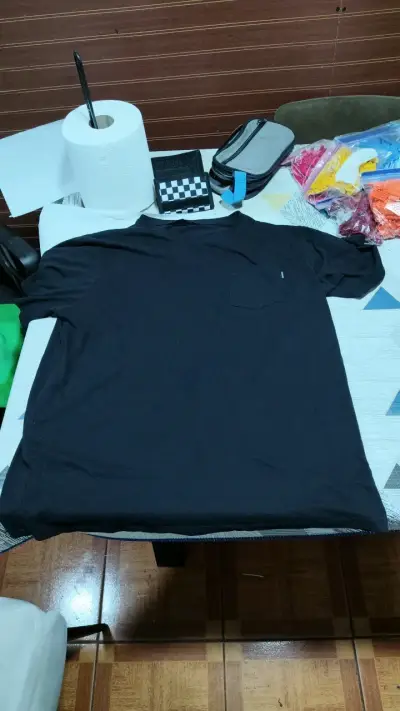 Polera negra y celeste - miniatura 1