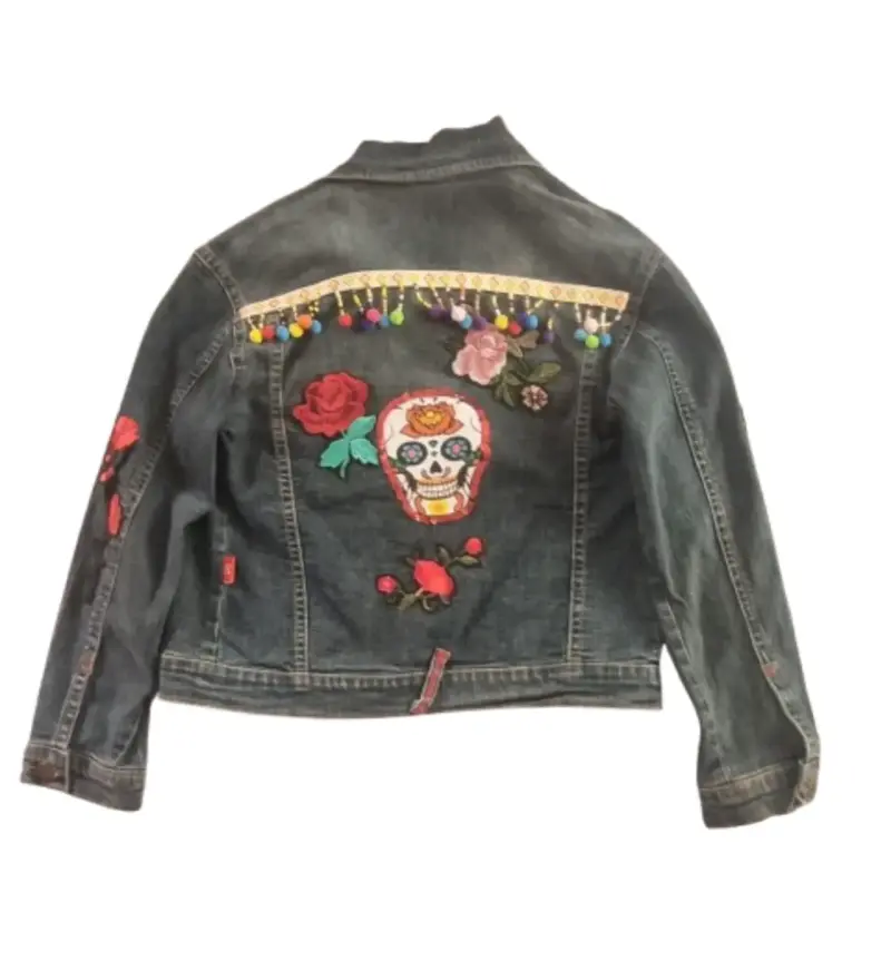 Chaqueta de mezclilla con bordado de calavera y pompones - 3