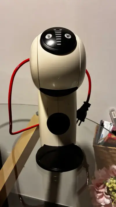 Cafetera Dolce Gusto automática blanca - miniatura 1