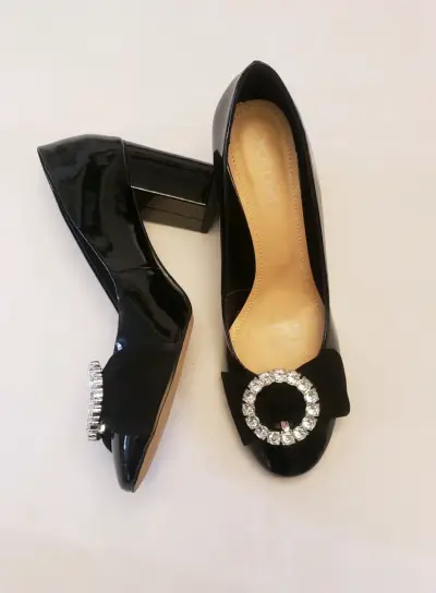 Zapatos de tacón negros con adorno de cristal Pollini - miniatura 2