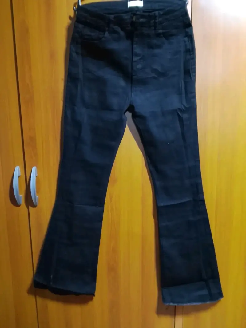Pantalones acampanados negros y azules para mujer - 2