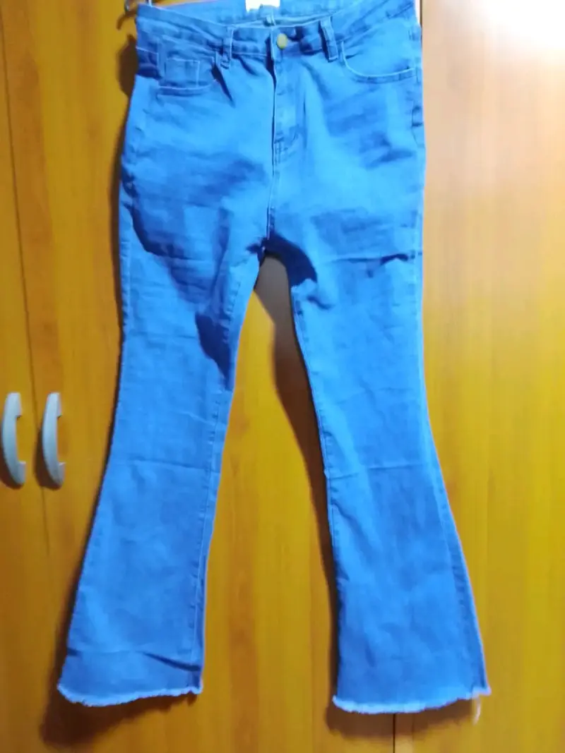 Pantalones acampanados negros y azules para mujer - 3
