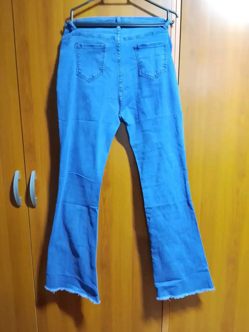 Pantalones acampanados negros y azules para mujer - 5