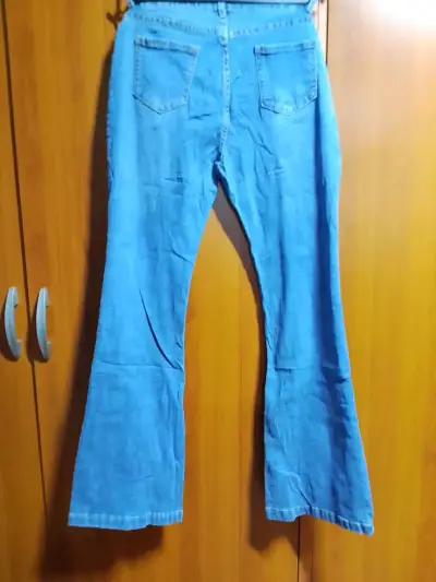 Pantalones acampanados negros y azules para mujer - miniatura 6