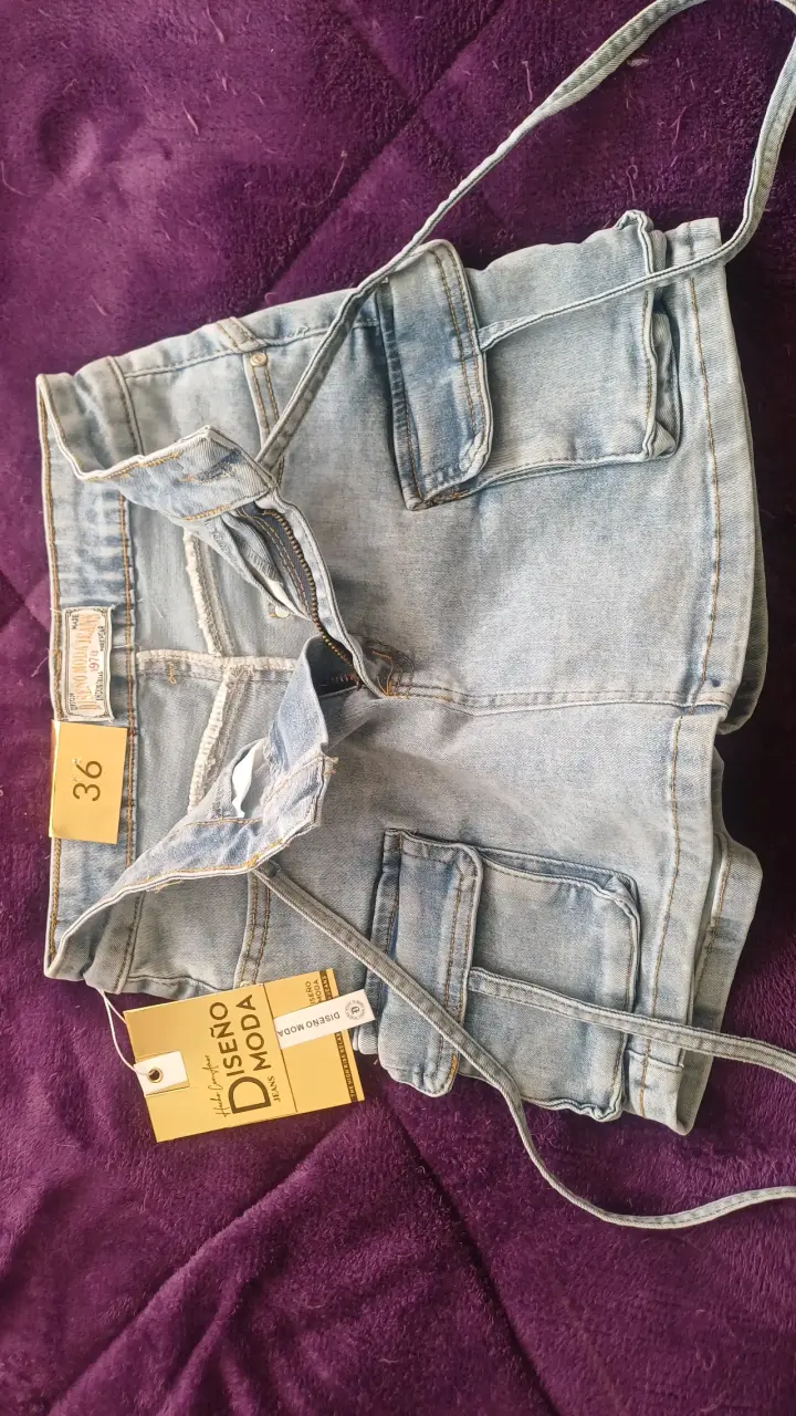 Shorts de mezclilla con tirantes talla 36 - 1