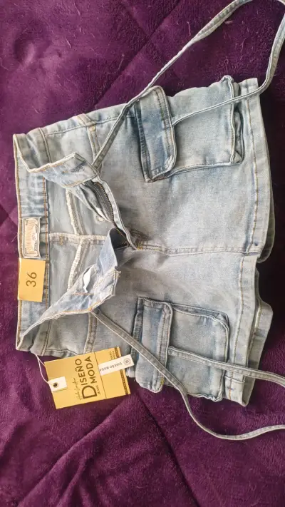 Shorts de mezclilla con tirantes talla 36 - miniatura 1