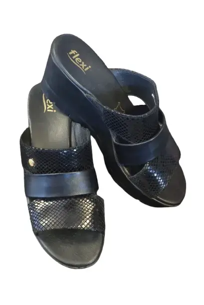 Sandalias de plataforma negras Flexi con diseño de serpiente - 1