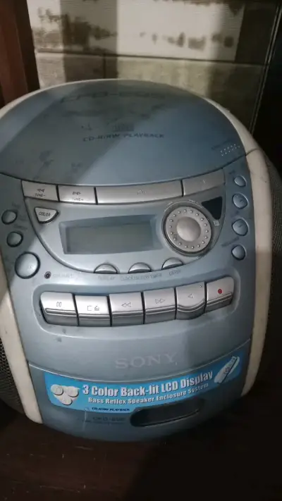 Radio CD Sony CFD-E95 con pantalla LCD - miniatura 1