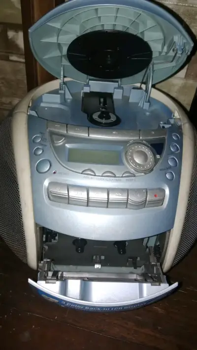 Radio CD Sony CFD-E95 con pantalla LCD - miniatura 4