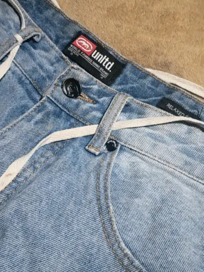 Shorts de mezclilla desgastados para hombre - miniatura 2