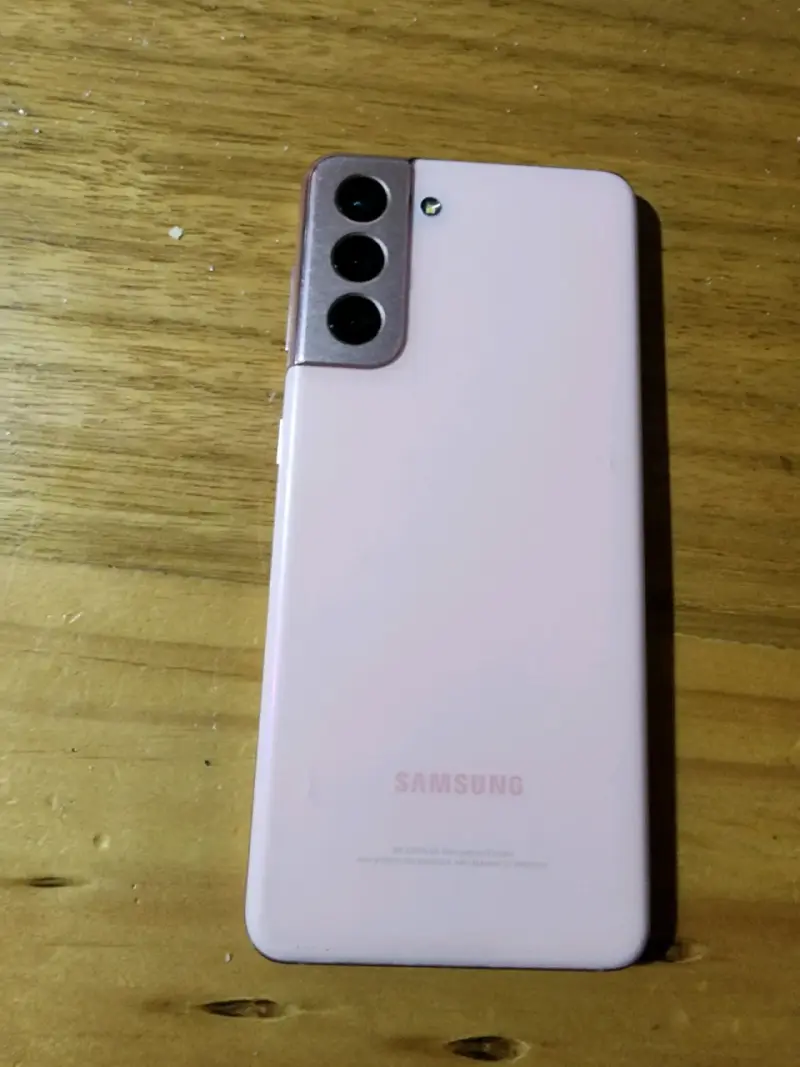 Smartphone Samsung Galaxy S21 en buen estado - 2