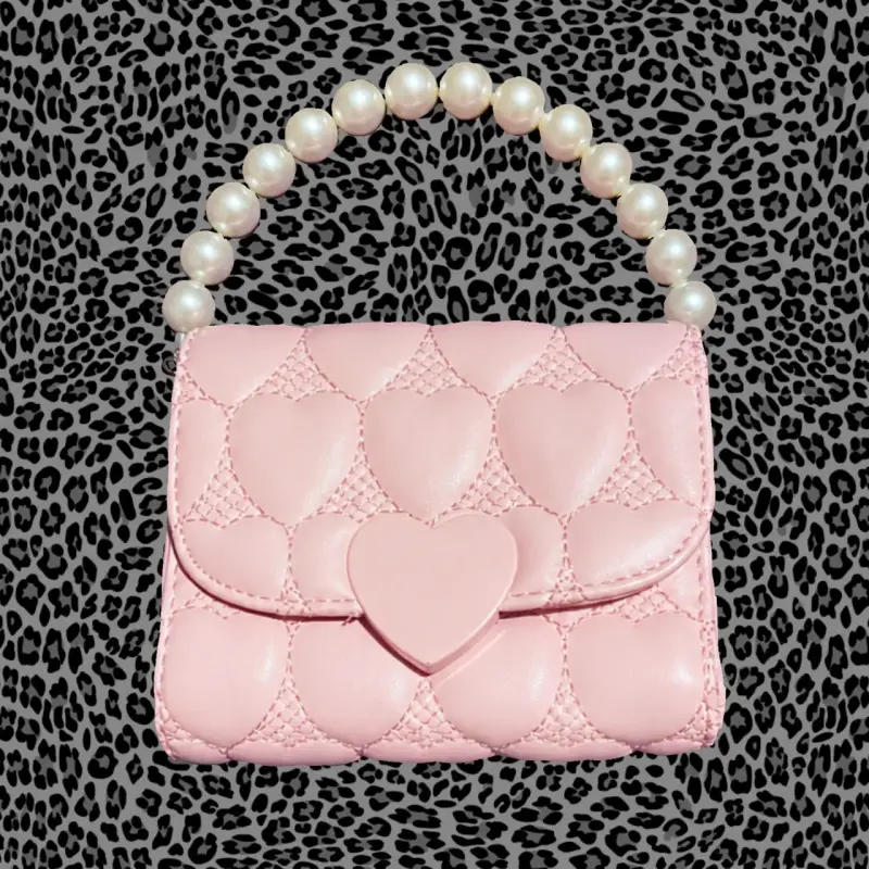 Cartera de mano de corazones