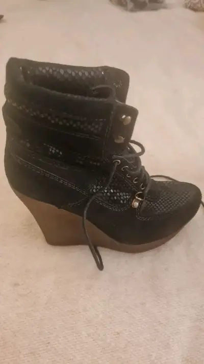 Botines de cuña negros con diseño de serpiente para mujer - miniatura 2