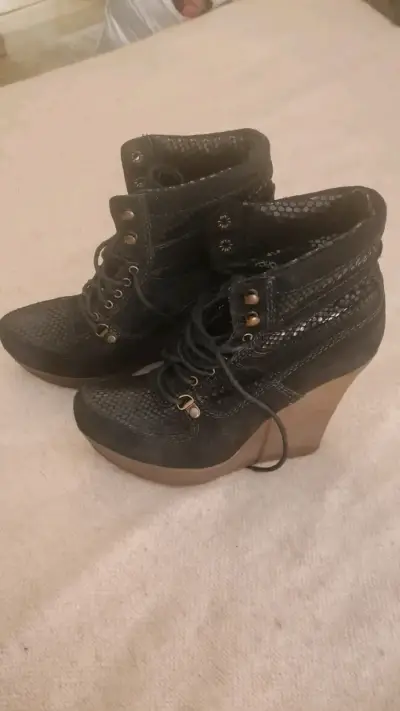 Botines de cuña negros con diseño de serpiente para mujer - miniatura 3