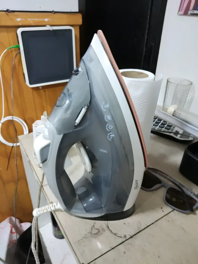 Plancha a vapor Oster con suela antiadherente - 3