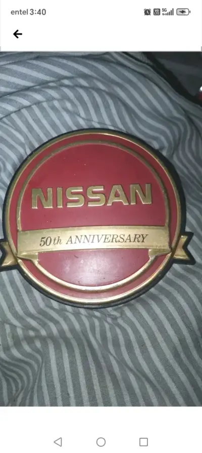 Emblema Nissan 50th Anniversary - miniatura 1