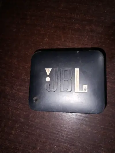 Parlante Bluetooth JBL compacto negro - miniatura 1