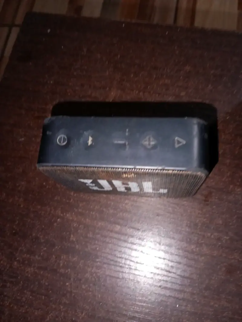 Parlante Bluetooth JBL compacto negro - 2