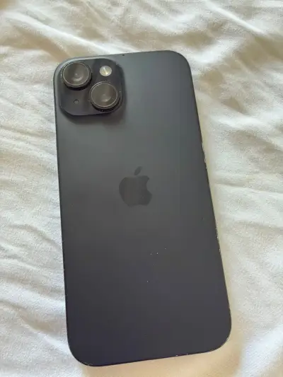 iPhone 15 en buen estado con detalles - miniatura 1