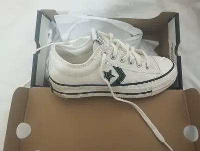 Zapatillas Converse unisex blancas talla 35.5 - miniatura 1