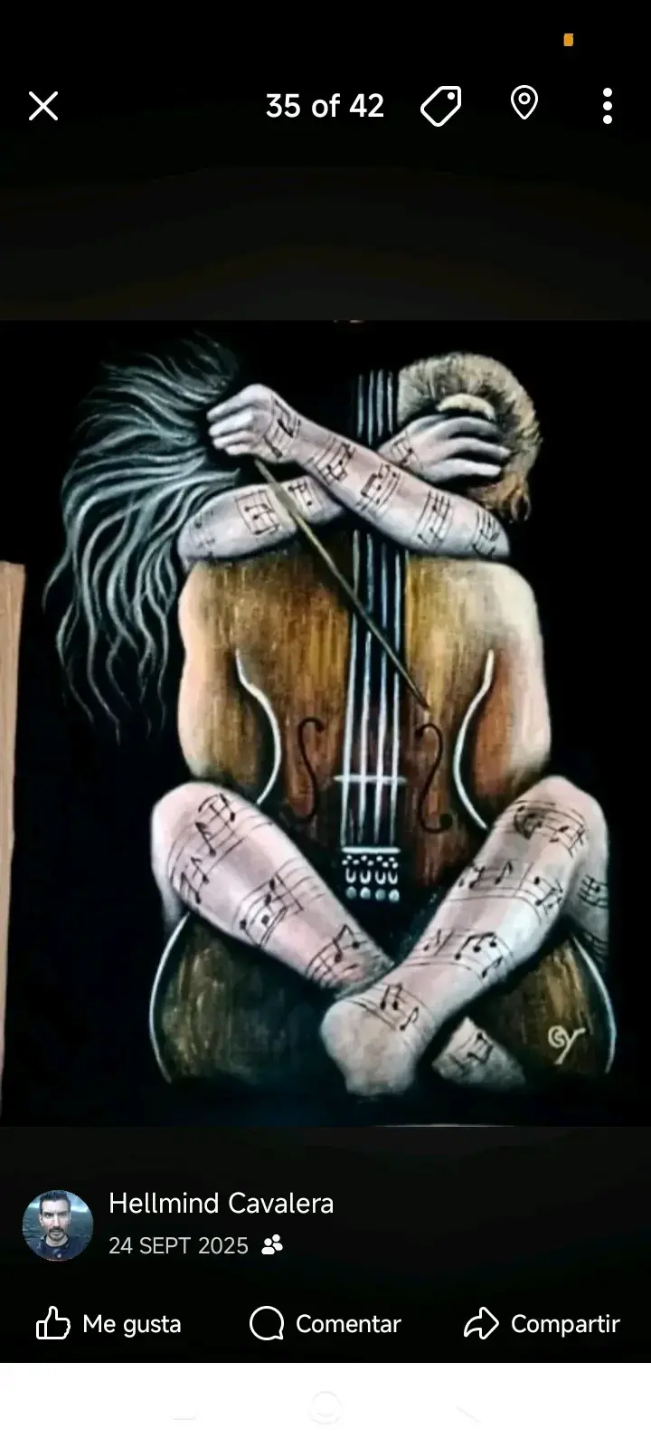 Polera negra con diseño de calaveras - 2