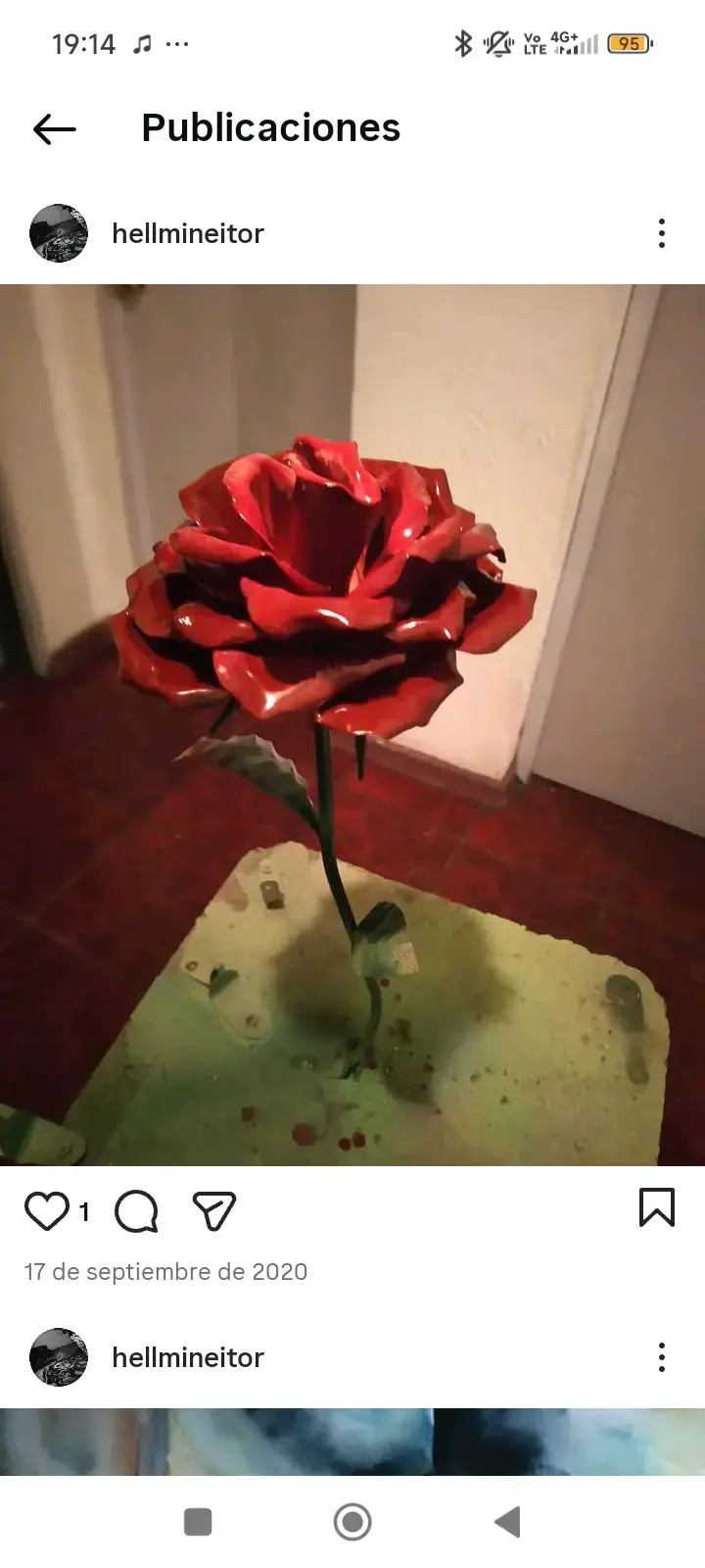 Rosa decorativa de metal rojo