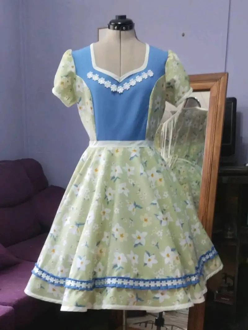 Vestido floral vintage con detalles azules